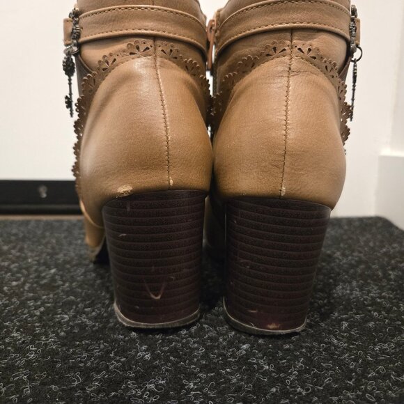 Axes Femme Lolita Scalloped Brown Ankle Booties - Size L, US8 - Picture 4 of 7